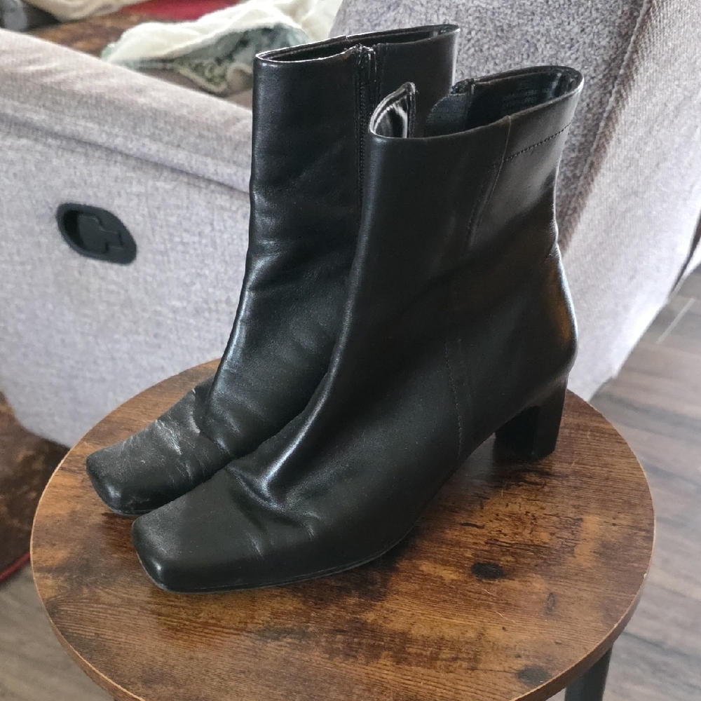Joanna  Black Leather Heeled Boots Womens Size 6.5 With Square Toe Leather Upper